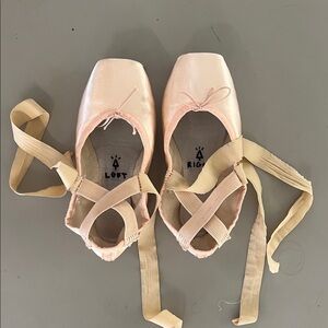 Suffolk Sheffield Pointe Shoes